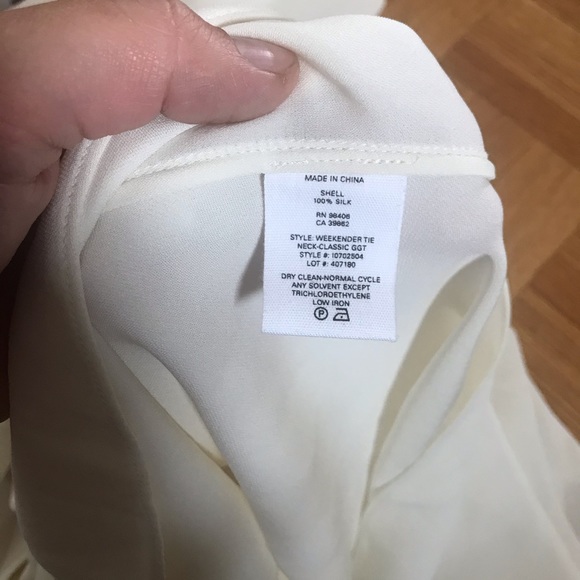 Theory silk top size medium fits more like a large - Picture 8 of 8